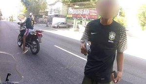 Motociclista baleado grava assalto na zona norte do Rio de Janeiro