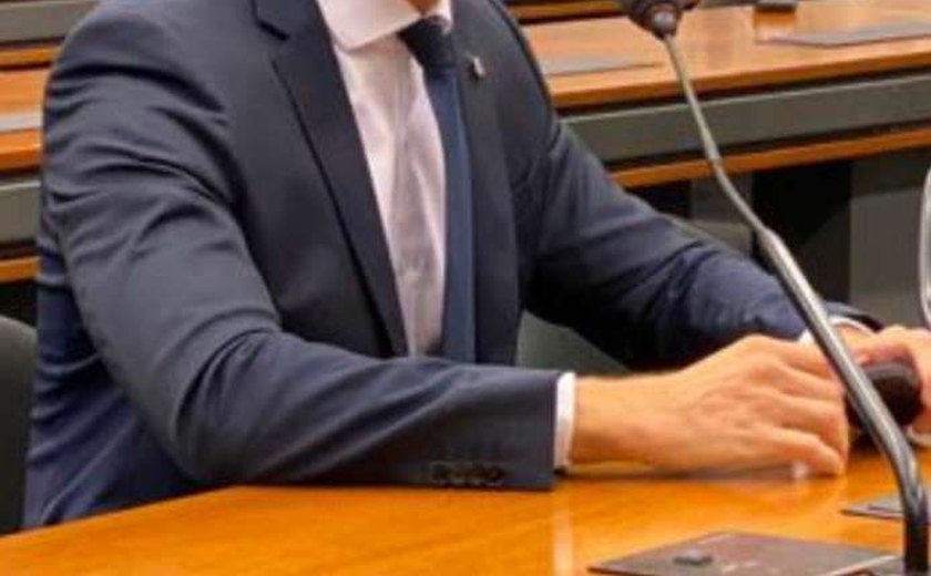 Aprovado texto garante exame emergencial para revalidar diplomas de médicos