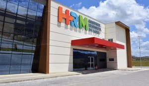 Acidente de moto deixa jovem de 21 anos com orelha mutilada