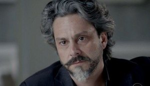Com o objetivo de se vingar de Cora, José Alfredo deixa filha na pura miséria
