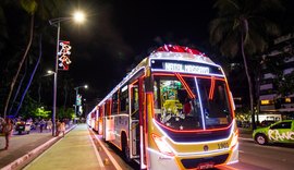 Maceioenses e turistas terão ônibus de graça para conhecer iluminação de Natal na orla marítima