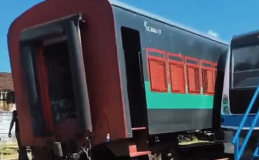 Trem sai dos trilhos e colide na lateral de VLT na Estação Satuba