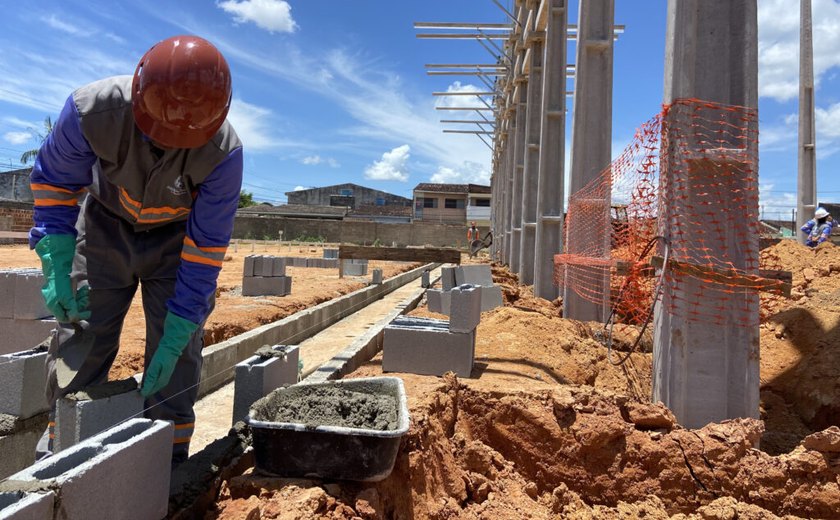 Consumidores têm direito a indenização por danos morais e materiais em casos de atraso em obras imobiliárias