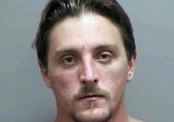 Polícia busca homem que roubou loja de armas e enviou manifesto a Trump