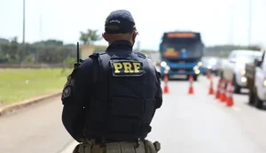 Colisão traseira envolvendo duas carretas é registrada na BR-101, em Rio Largo