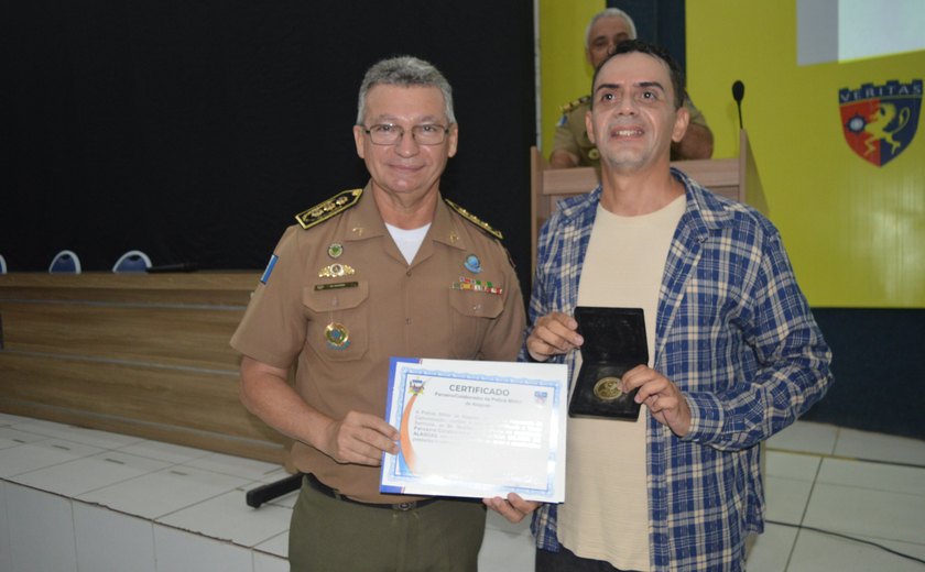 Ator do Sesi/AL é homenageado pela Polícia Militar de Alagoas
