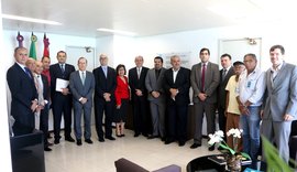 Urbanitários prestam homenagem ao Dr. Pedro Inácio do TRT pela sua trajetória em defesa dos trabalhadores