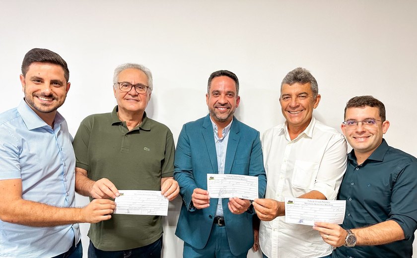 Paulo e Renan filiam mais três prefeitos ao MDB Alagoas