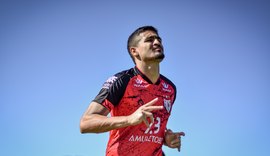 CRB contrata zagueiro no último dia da janela