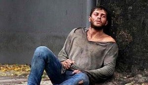 'Império': Leonardo perde a vida boa de amante e vira morador de rua