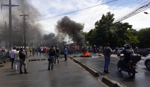 Motoristas por aplicativos bloqueiam avenidas de Maceió e cobram mais segurança para categoria