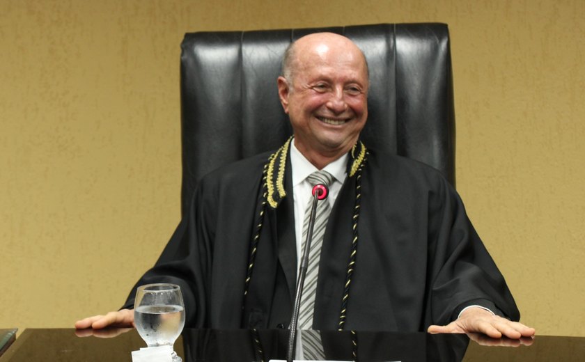 Fernando Toledo segue no comando do Tribunal de Contas