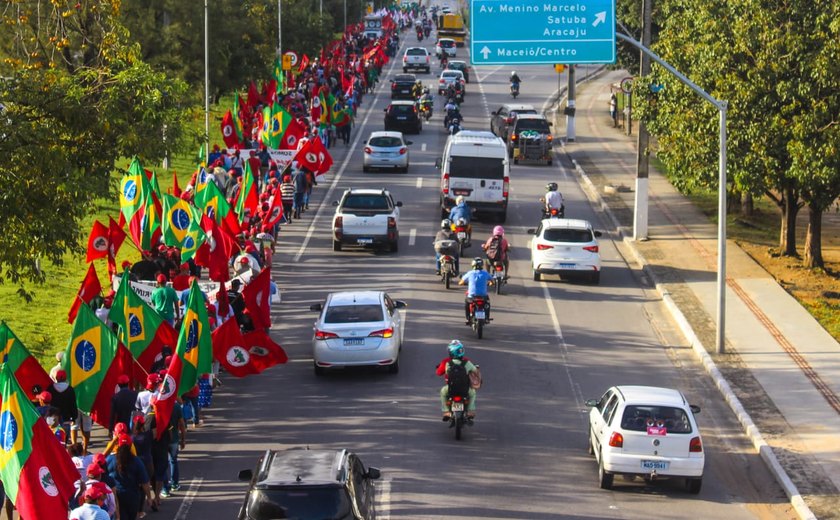 No dia do trabalhador e da trabalhadora rural, Sem Terra marcham em Maceió em defesa da Reforma Agrária