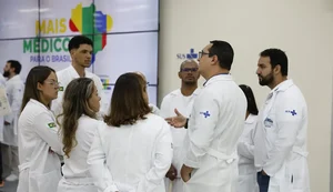 Quase 1,5 mil selecionados no Mais Médicos começam a atuar a partir desta quarta