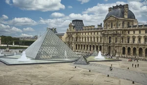 Jovem dá à luz a bebê e o joga pela janela de hotel em Paris