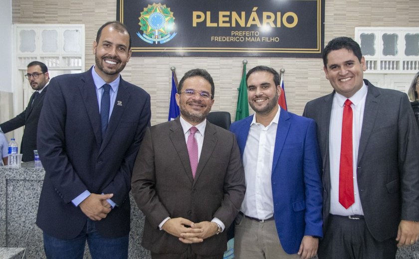 Ex-deputado anuncia atual vice-prefeito de seu pai como candidato em Quebrangulo