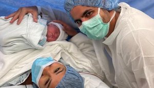 Simone e Kaká Diniz mostram o rostinho da filha recém-nascida Zaya