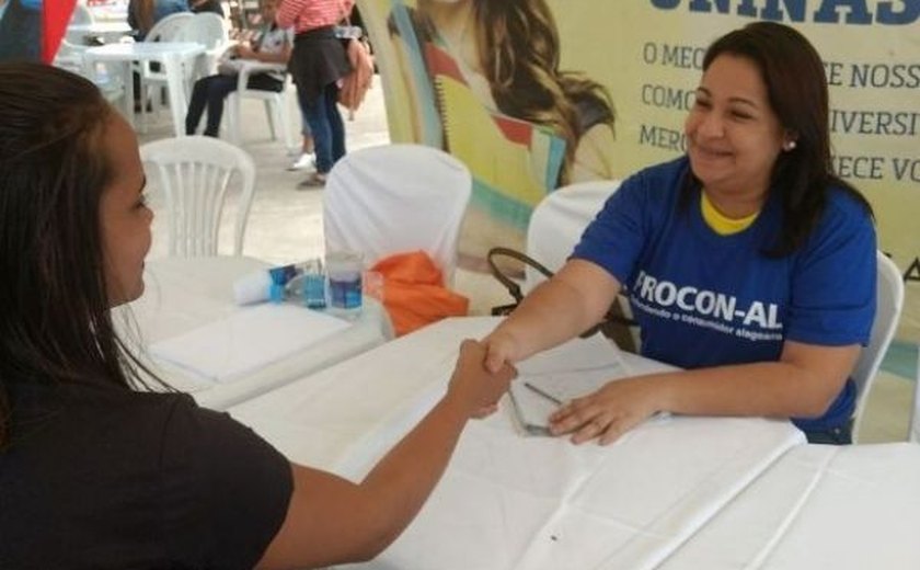 Procon Alagoas leva serviços aos consumidores de Arapiraca