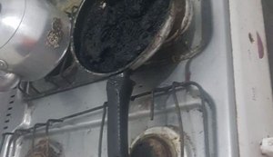 Panela pega fogo em residência e vizinhos acionam Bombeiros