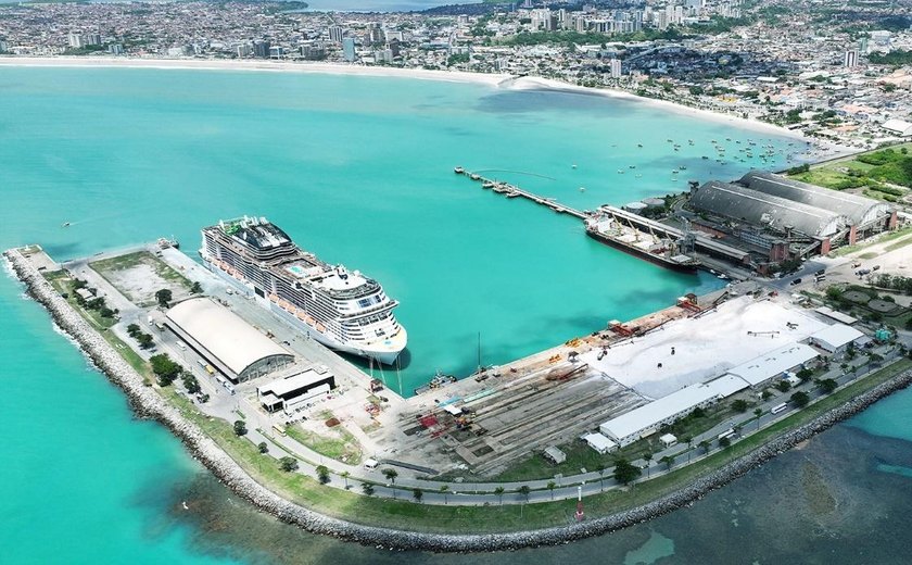 Marinha do Brasil realiza exercícios em Maceió