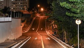 Rui Palmeira entrega avenida pavimentada na Serraria