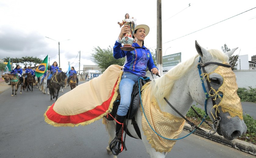 Cavalgada da padroeira de Arapiraca mantém tradição iniciada há 159 anos