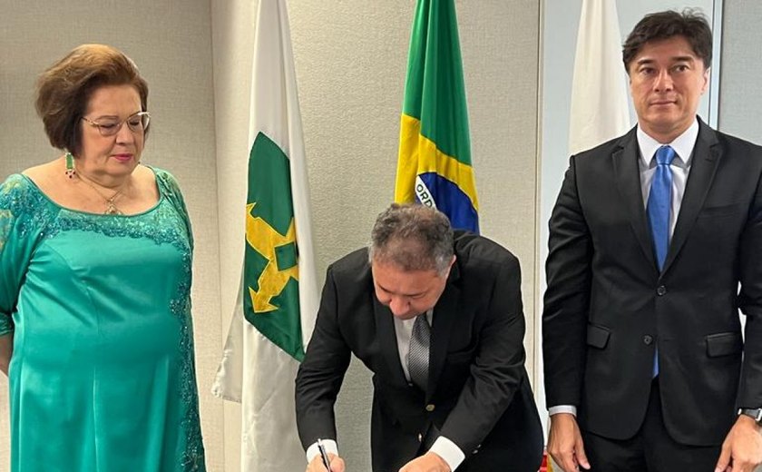 Márcio Roberto assina termo de cooperação para intercâmbio de informações e ferramentas tecnológicas