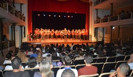 Alunos da rede municipal participam da programação de 111 anos do Teatro Deodoro