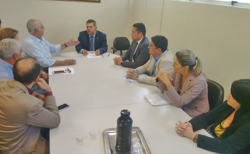 Reunião define retomada dos serviços de oncologia em Arapiraca