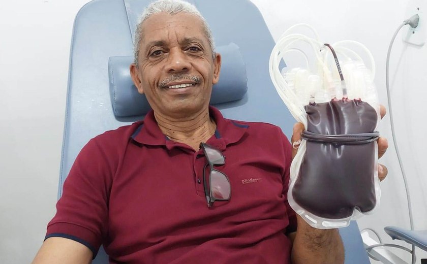 Vidraceiro comemora seis décadas de vida doando sangue no Hemoal