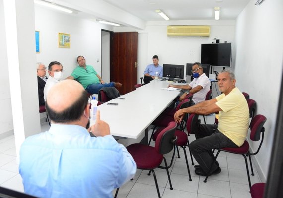 MPT e entidades de saúde discutem suspensão de creche na Santa Casa de Maceió
