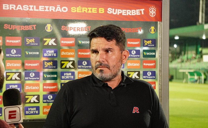 Eduardo Barroca exalta jogadores após virada do CRB sobre o Goiás