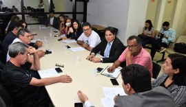 Governo recebe moradores e empreendedores de bairros atingidos por rachaduras