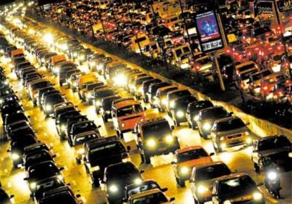 Motoristas de São Paulo encontram lentidão em rodovias rumo ao litoral