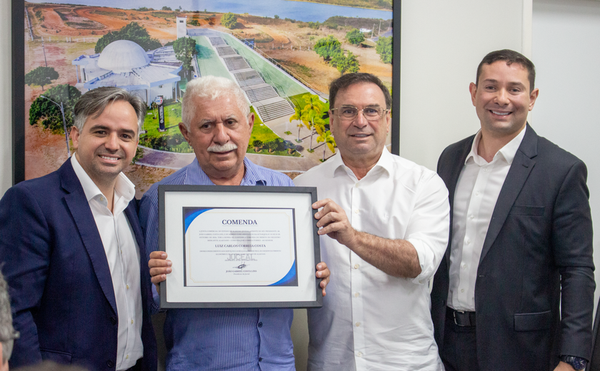 Juceal promove reunião e homenageia empresários e autoridades com comenda