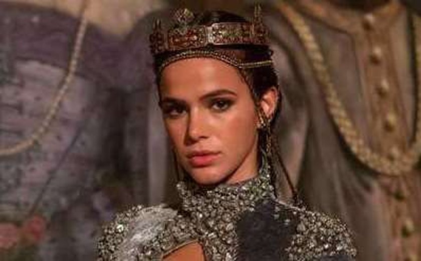 'Deus Salve o Rei': Catarina incendeia casebre para matar Amália e Virgílio