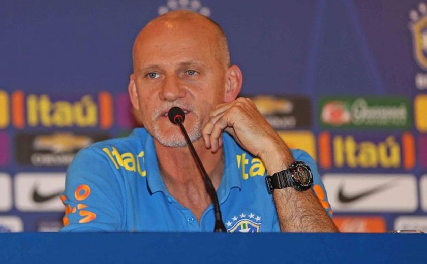 Taffarel: 'Copa com árbitro de vídeo poderá ter mais pênaltis'
