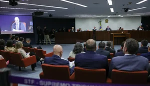 Apenas um réu comparece ao 1° dia de julgamento da trama golpista