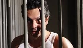 Baltazar tenta matar Celeste estrangulada e é preso