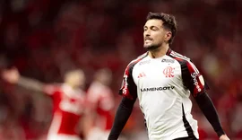 Flamengo volta a derrotar o Internacional e avança na Libertadores