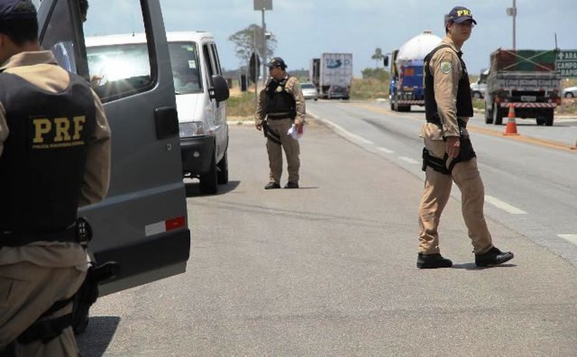 PRF prende condutores de dois veículos com placas clonadas em Alagoas