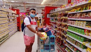 Supermercado que vai fechar fica lotado