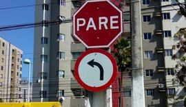 Vias da parte baixa de Maceió recebem nova sinalização vertical