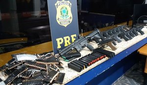 PRF apreende fuzil, pistolas e munições escondidas em carro de passeio