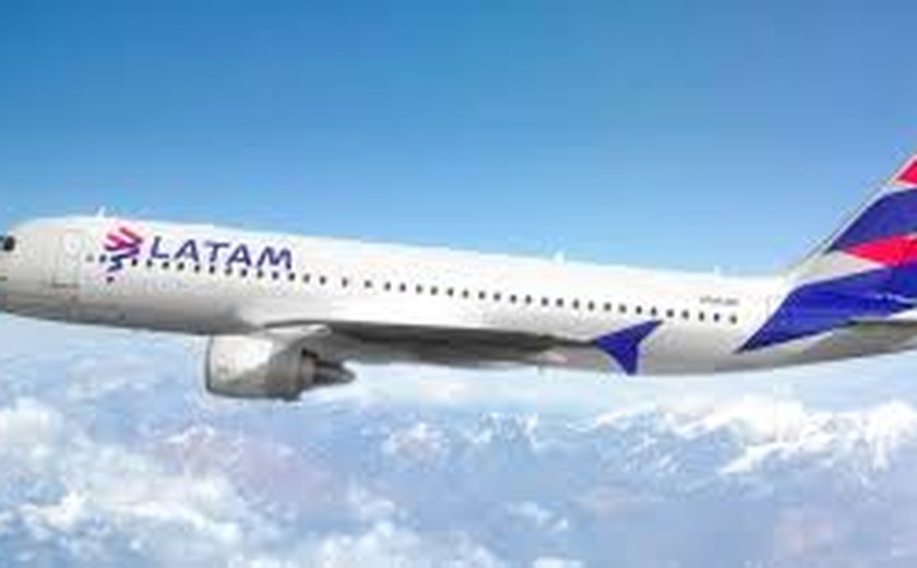 Latam deve pagar indenização e multa por cancelamento de voo e extravio de bagagem