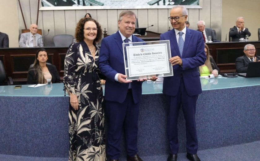 Procurador de Justiça Walber Valente recebe Título de Cidadão Alagoano em sessão solene