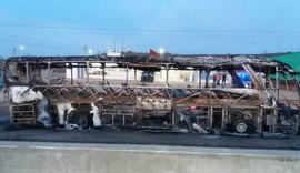 Ônibus que seguia de Aracaju para Maceió pega fogo na BR-101