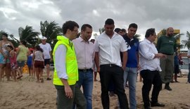 Ministro do Meio Ambiente visita praias de Japaratinga atingidas por manchas de óleo