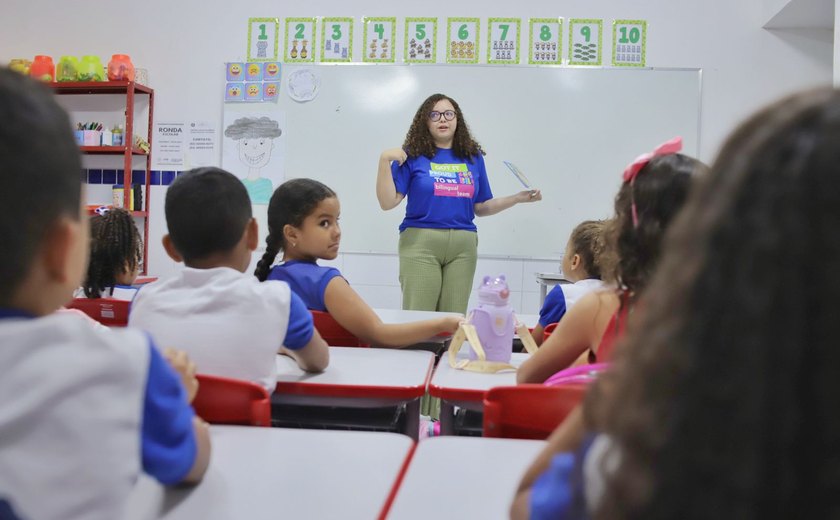 Gestores vêm a Alagoas conhecer programa da primeira escola pública bilíngue do Norte e Nordeste