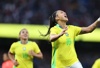 Com uma a menos, seleção feminina vence amistoso contra Inglaterra